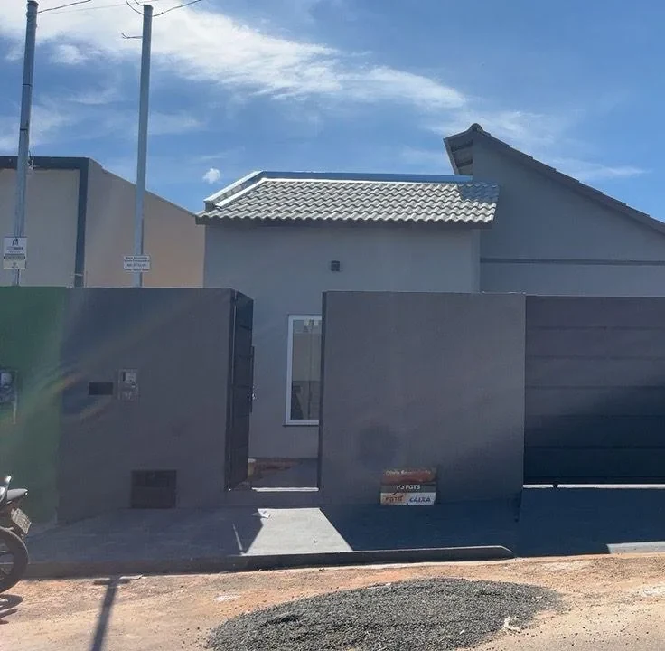 Fachada de residência construída com financiamento